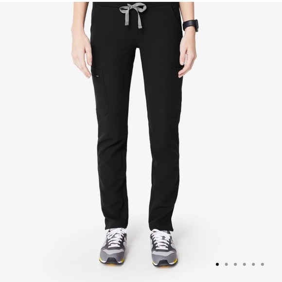 Figs Yola skinny scrub pant in XS petite - Picture 2 of 2